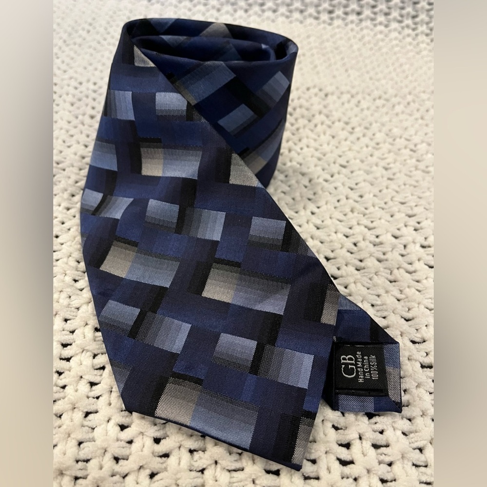 NWT Geoffrey Beene Blues/Black Wide Plaid Pattern 100% Silk Handmade Neck Tie